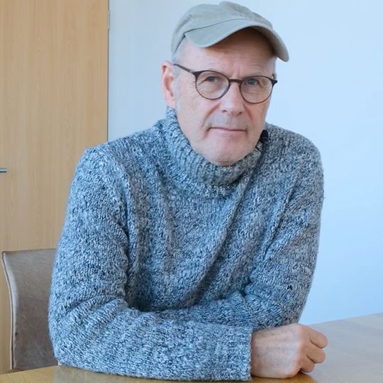 Reinhold Beckmann mit Mütze (Screenshot)